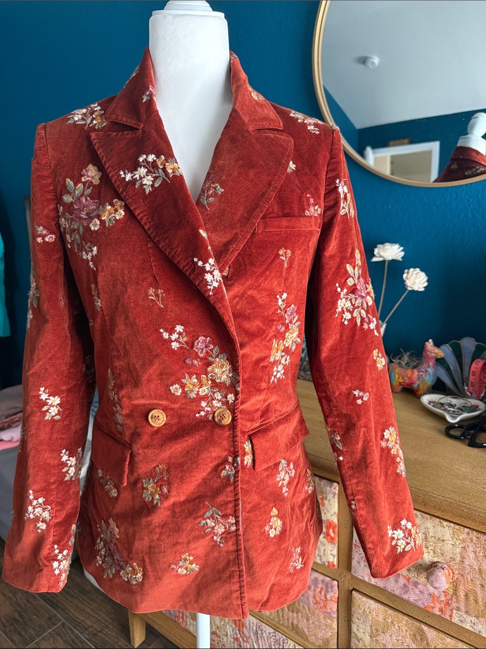 ✨DRIFTWOOD✨ velvet embroidered blazer